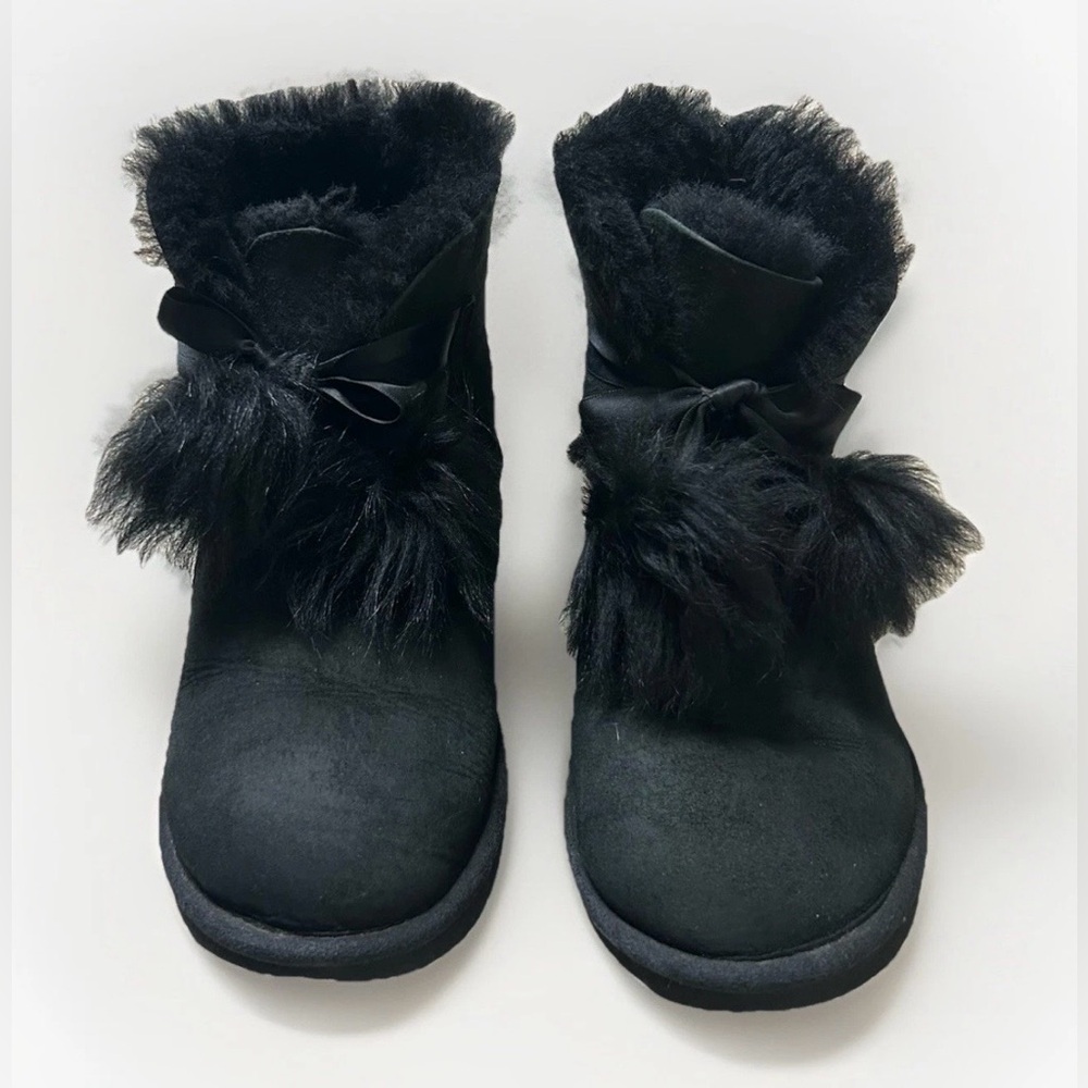 UGG Boots Gita Black Suede Pom Pom Bow Women Sz 7 Sheepskin Comfort Cozy Ankle
